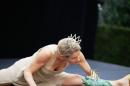 La Reine s ennuie 12 * 5616 x 3744 * (5.01MB)